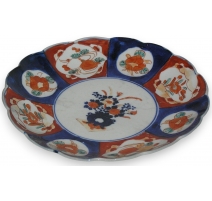 Assiette Imari, en porcelaine. Décor