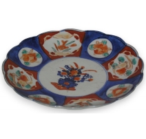 Assiette Imari, en porcelaine. Décor