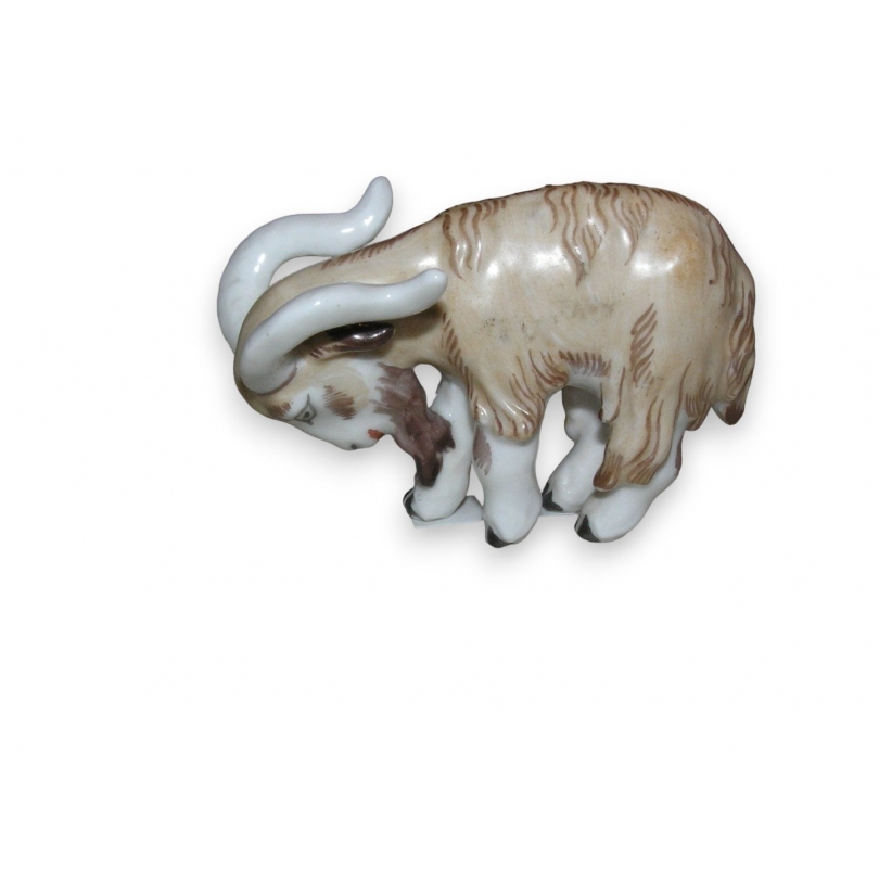 Petit bouquetin en porcelaine