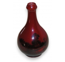 Vase miniature en porcelaine rouge