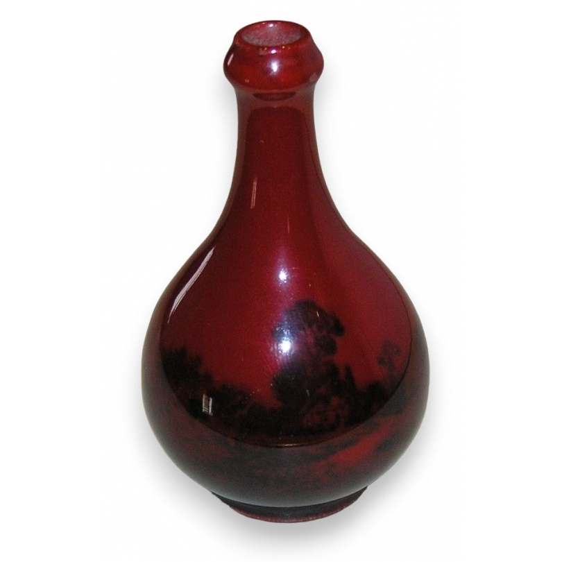 Vase miniature en porcelaine rouge