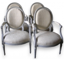 Ensemble de 4 fauteuils Louis XVI à médaillon.