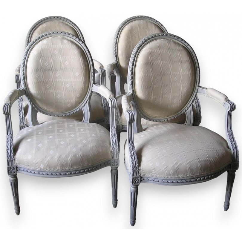 Ensemble de 4 fauteuils Louis XVI à médaillon.