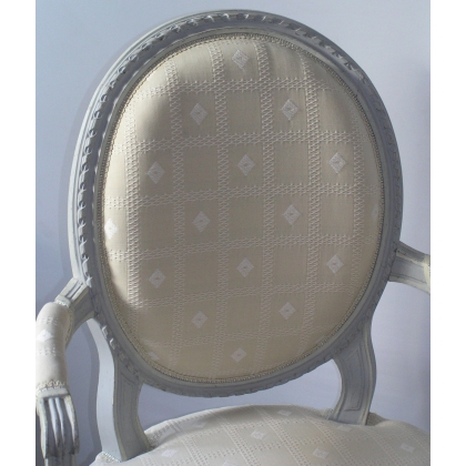 Set of 4 Louis XVI armchairs with medallion motifs. Available from Moinat SA – Antiques and home décor