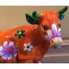 Petite vache en résine orange brillant
