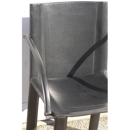 Fauteuil 1960, en cuir noir du designer
