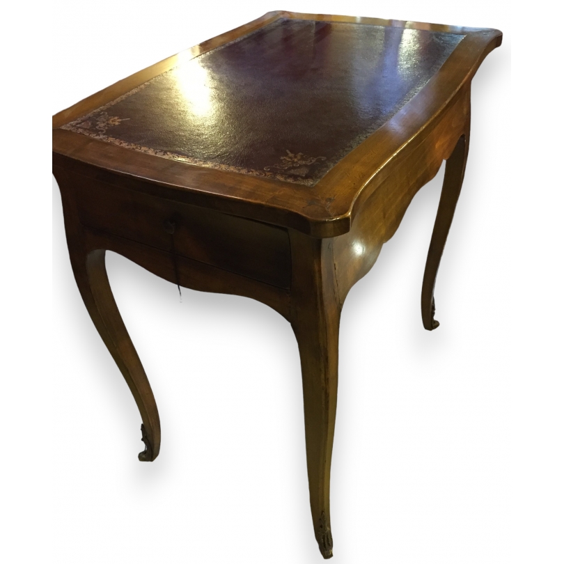 Table-chevet Louis XV, en merisier.