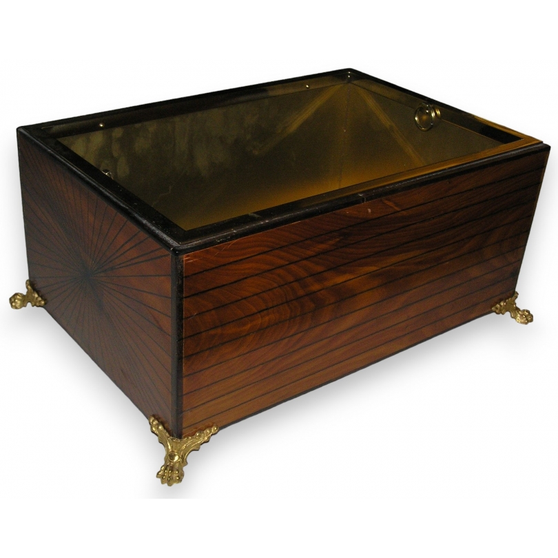 Jardinière, en bois marqueté. Avec
