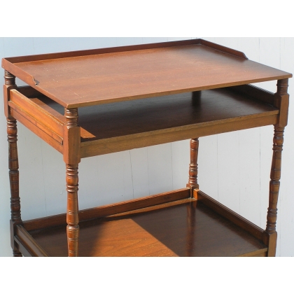 Whatnot bookcase on Moinat SA – Antiques and home décor