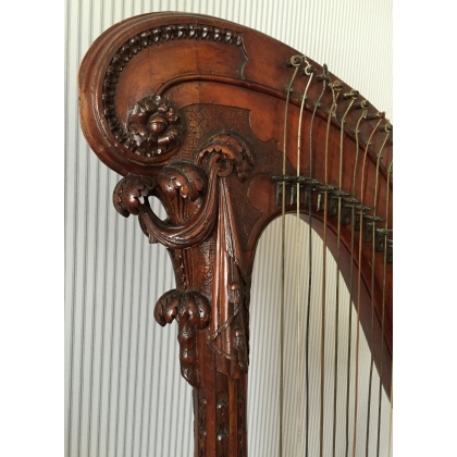 Carved wooden harp ‘Guirlande’, by Moinat SA – Antiques and home décor