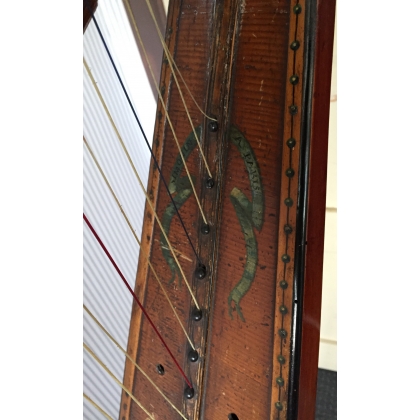 Carved wooden harp ‘Guirlande’, by Moinat SA – Antiques and home décor