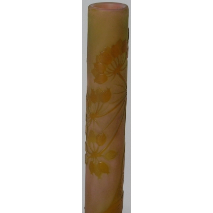  Vase soliflore jaune à fond rose pâle, sur  Moinat SA  - Antiquités décoration