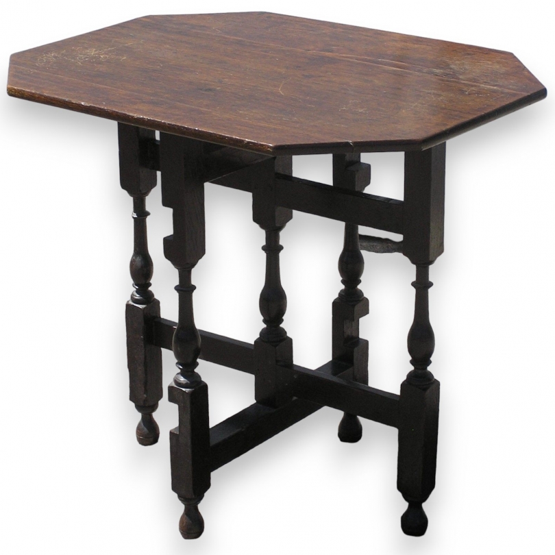  Table pliable de style Louis XIII sur  Moinat SA  - Antiquités décoration