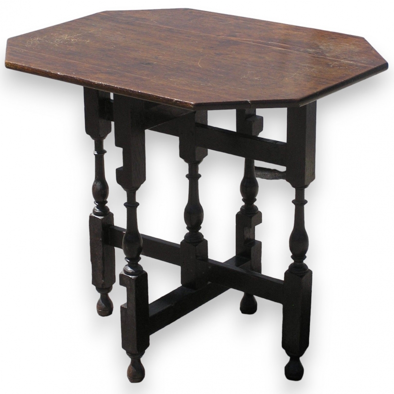 Table pliable de style Louis XIII