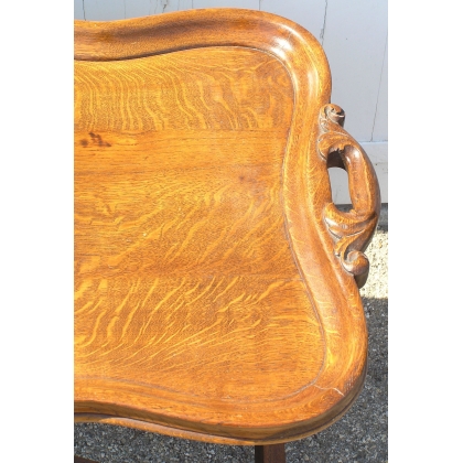 Butler’s tray, made of mahogany. England. Available from  Moinat SA  – Antiques and home décor