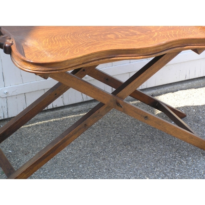 Butler’s tray, made of mahogany. England. Available from  Moinat SA  – Antiques and home décor