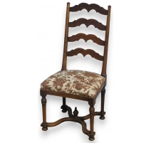 Chaise Louis XIII, en noyer. Avec