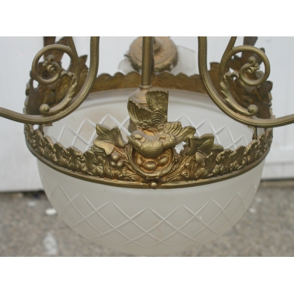 Lustre Napoléon III avec coque en verre taillé.