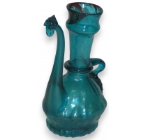 Aiguière, en verre soufflé vert. Iran.