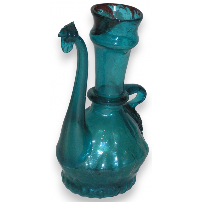 Aiguière, en verre soufflé vert. Iran.