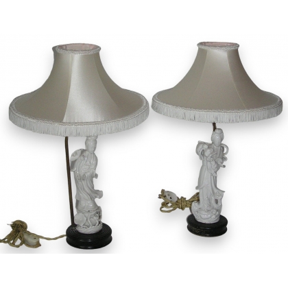  Paire de lampes "Geisha", en porcelaine sur  Moinat SA  - Antiquités décoration
