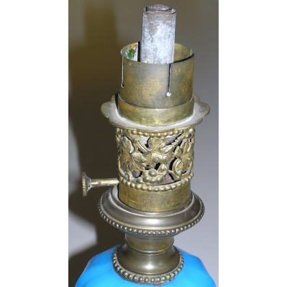  Lampe Napoléon III, en opaline, coloris sur  Moinat SA  - Antiquités décoration