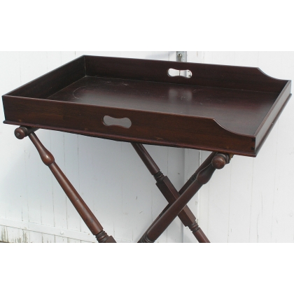 Butler’s tray, made of mahogany. England. Available at  Moinat SA  – Antiques and home décor