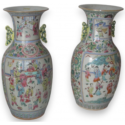  Paire de vases, en porcelaine. Décor de sur  Moinat SA  - Antiquités décoration