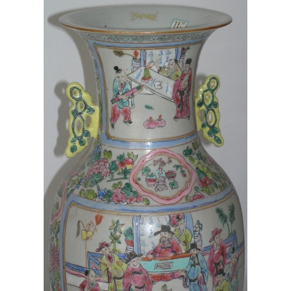  Paire de vases, en porcelaine. Décor de sur  Moinat SA  - Antiquités décoration