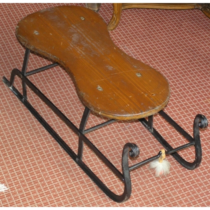 Wooden-seated sledge with frame at Moinat SA – Antiques and home décor