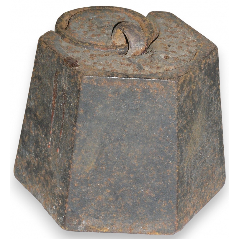 Cast iron balance weight, 5 kilos. From  Moinat SA  - Antiques and home décor