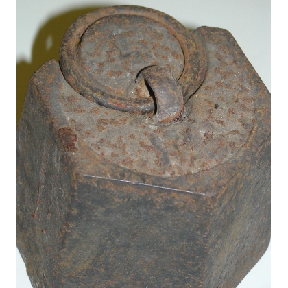 Cast iron balance weight, 5 kilos. From  Moinat SA  - Antiques and home décor