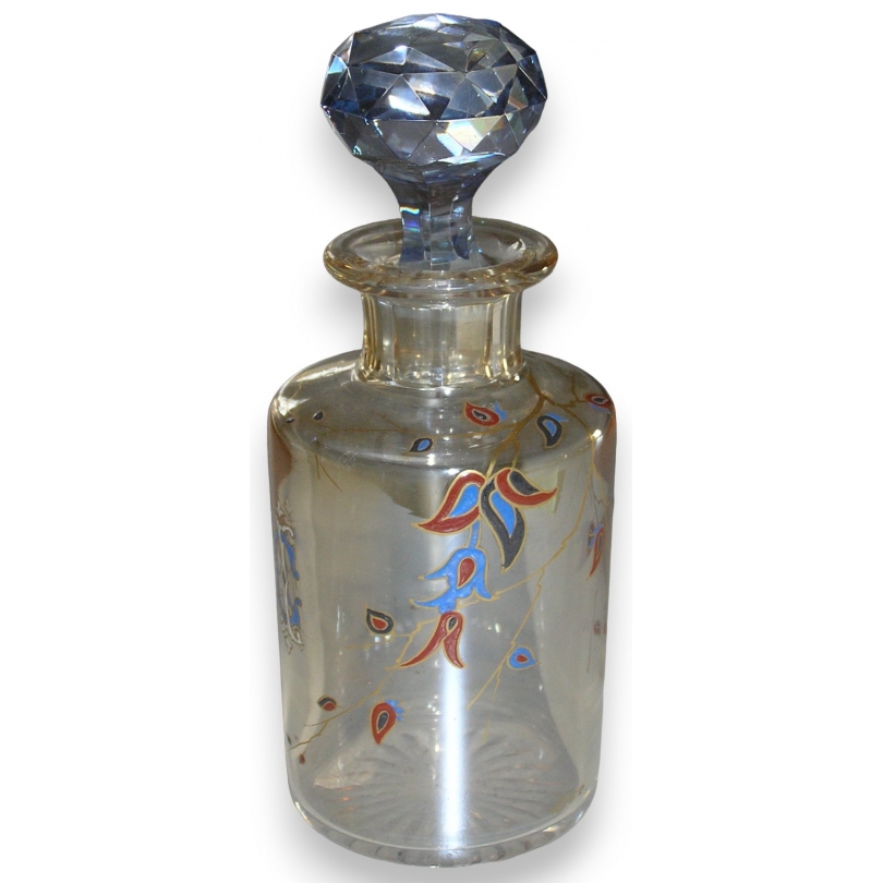 Carafe vers 1900, en cristal émaillé.