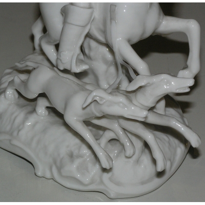 "Hunting Scene" statue, in porcelain, by Moinat SA – Antiques and decorative items