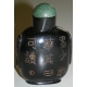 Tabatière, en verre noir gravé. Chine.