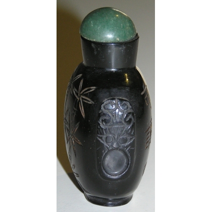 Snuff box, made of engraved black glass. China. Available at  Moinat SA  - Antiques and decorative items