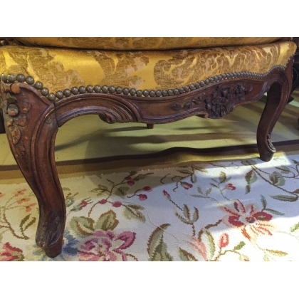 Louis XV armchair, in walnut. Upholstered by  Moinat SA  - Antiques and interior design