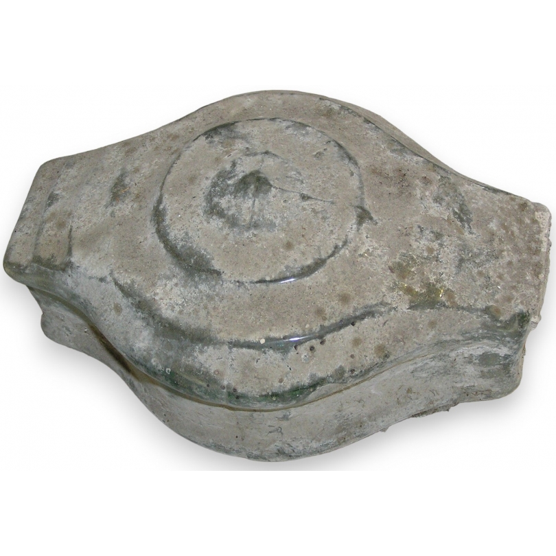 Brique pavé, en verre soufflé/moulé.