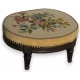 Repose-pied ovale Louis XVI, en noyer.