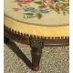 Repose-pied ovale Louis XVI, en noyer.