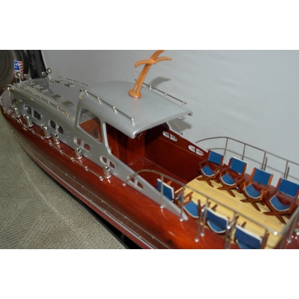  Maquette de bateau "Hacker Craft sur  Moinat SA  - Antiquités décoration