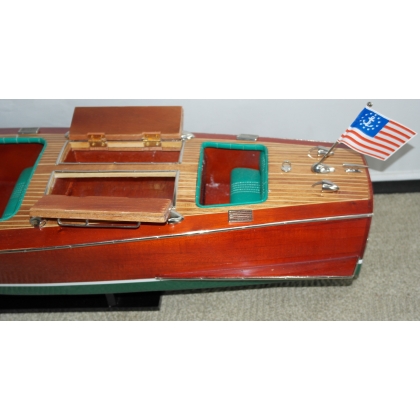  Maquette de bateau "Hacker Craft Triple sur  Moinat SA  - Antiquités décoration