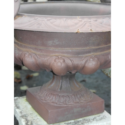  Vase Medicis avec anses en fonte brune sur  Moinat SA  - Antiquités décoration