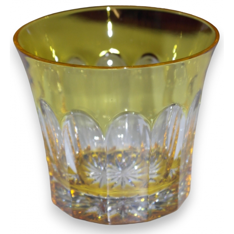 Verre en cristal ambre gravé
