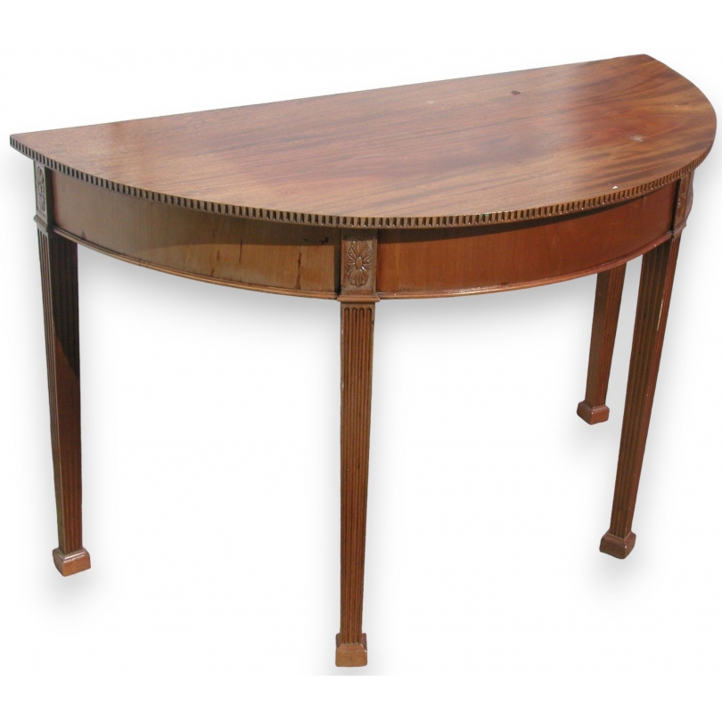  Table demi-lune avec 4 pieds carrés cannelés. sur  Moinat SA  - Antiquités décoration