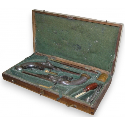 Paire de pistolets à silex avec accessoires