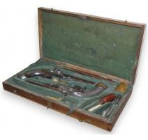 Paire de pistolets à silex avec accessoires