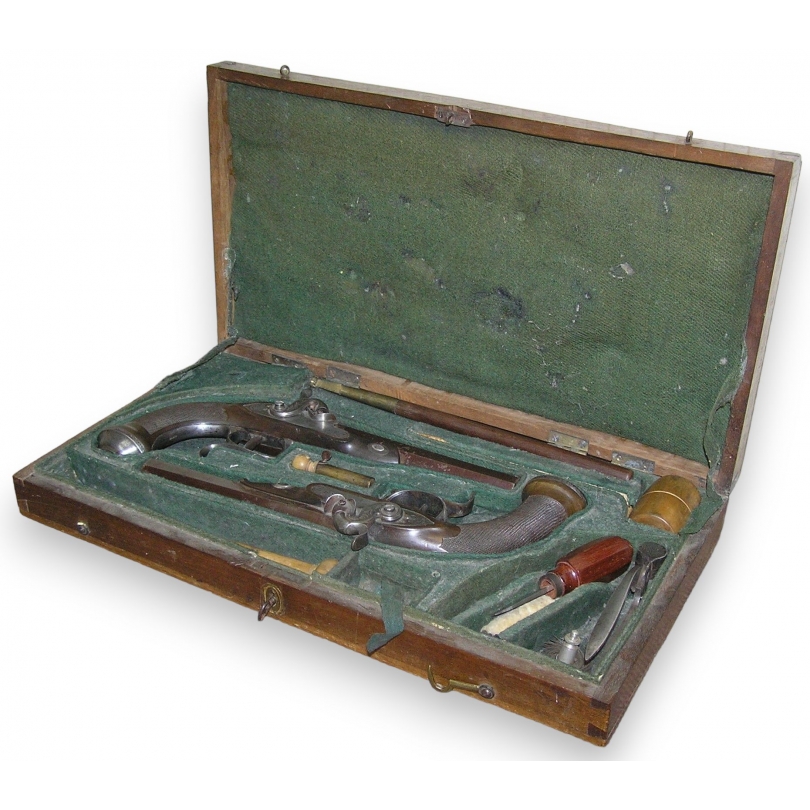 Paire de pistolets à silex avec accessoires