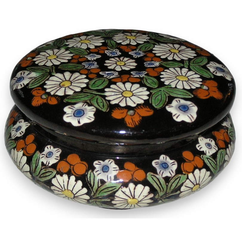 Round box, made of Thun earthenware. At  Moinat SA  – Antiques and Decor