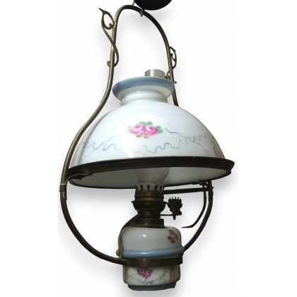 Lampe Louis-Philippe suisse en opaline peinte